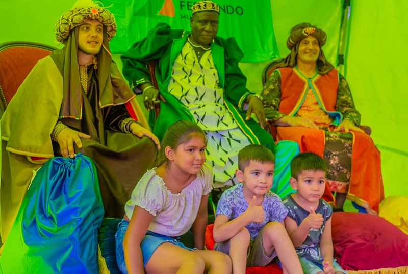 Los Reyes Magos vuelven a San Fernando para sacarse fotos con las familias