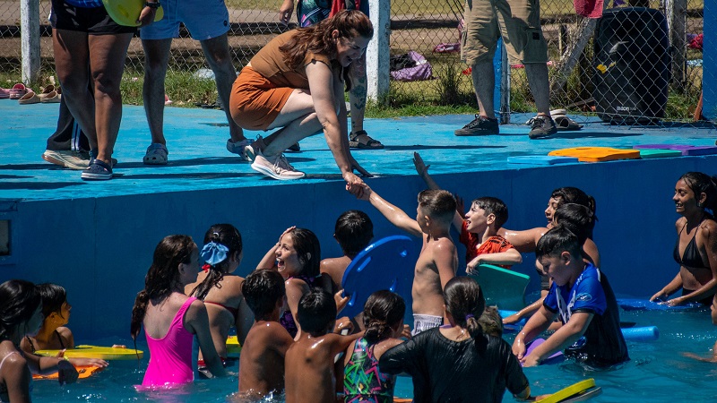 Mariel Fernández recorrió las Colonias Municipales de Verano
