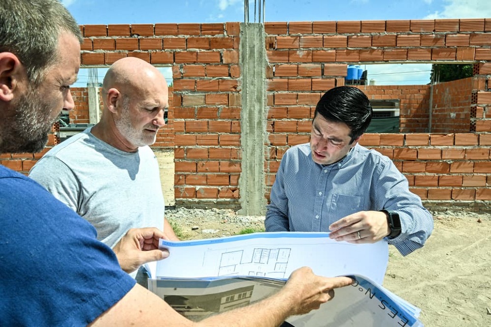Nardini visitó la obra del nuevo edificio de la EES Nº2 de Grand Bourg