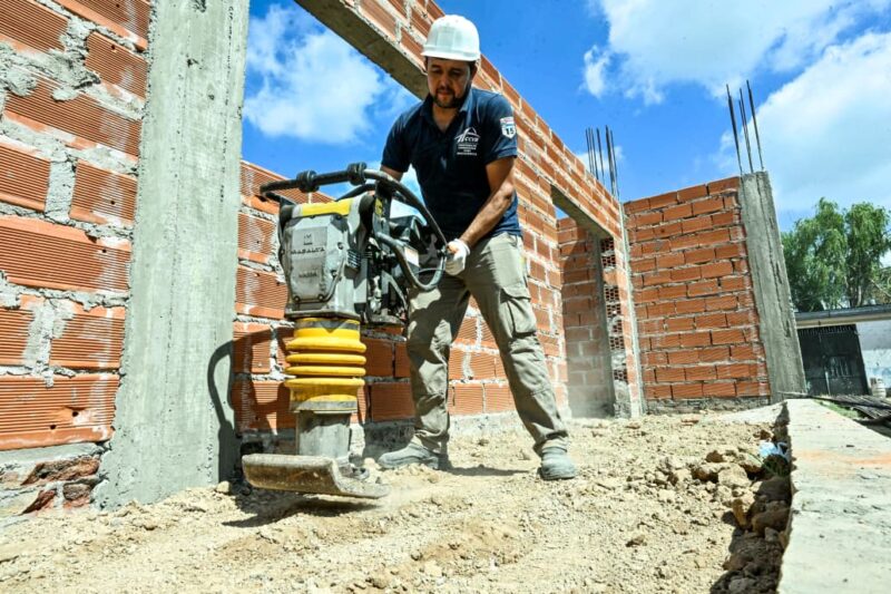 Nardini visitó la obra del nuevo edificio de la EES Nº2 de Grand Bourg