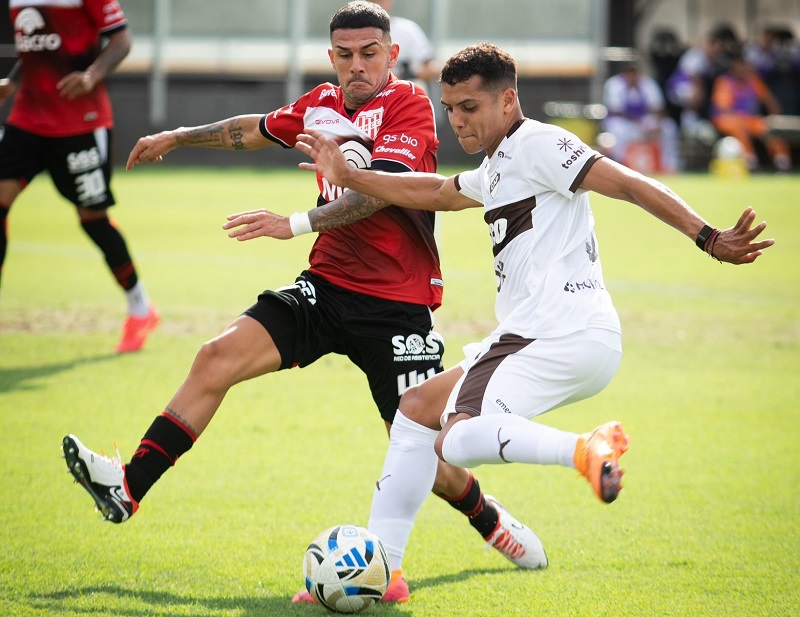 Platense le gano a Instituto en Vicente López y lidera