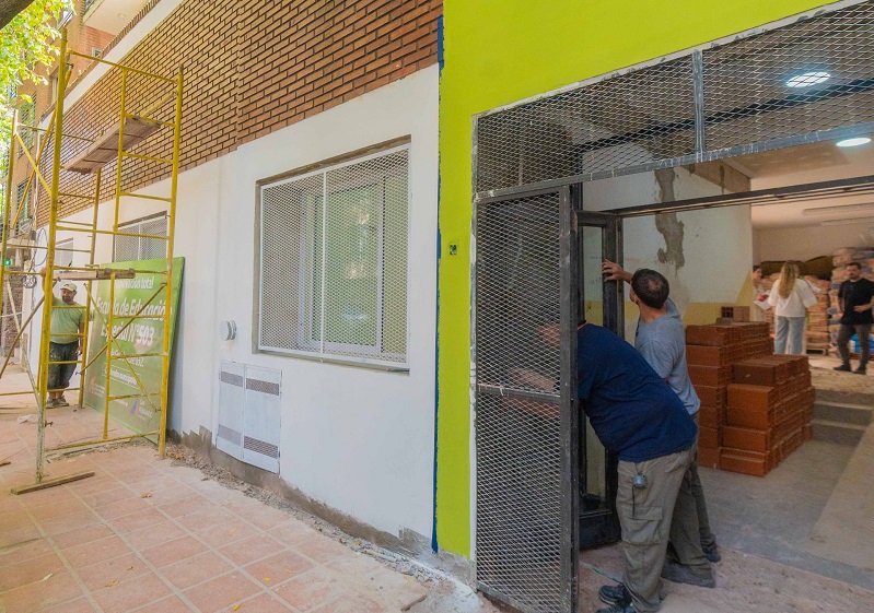 Juan Andreotti visitó la obra de renovación de la Escuela Especial N°503