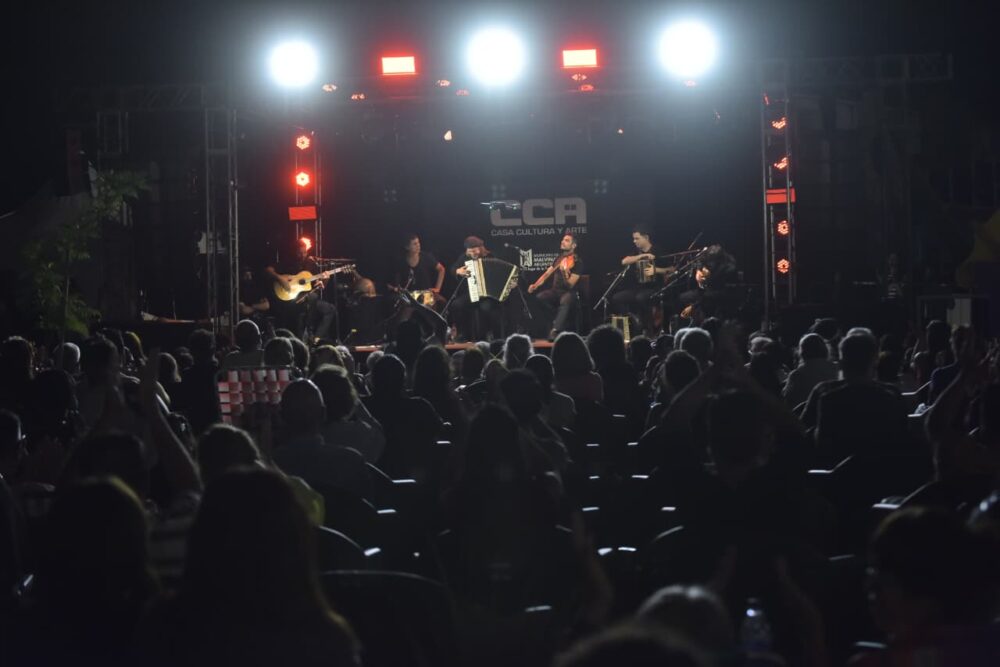 “Casa Abierta” en la CCA cerró el verano con tres noches de música y encuentro en Malvinas Argentinas