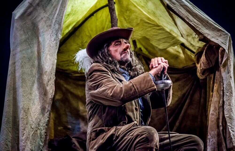 El Puma Goity y “Cyrano” se despiden al aire libre en el anfiteatro de Parque Centenario