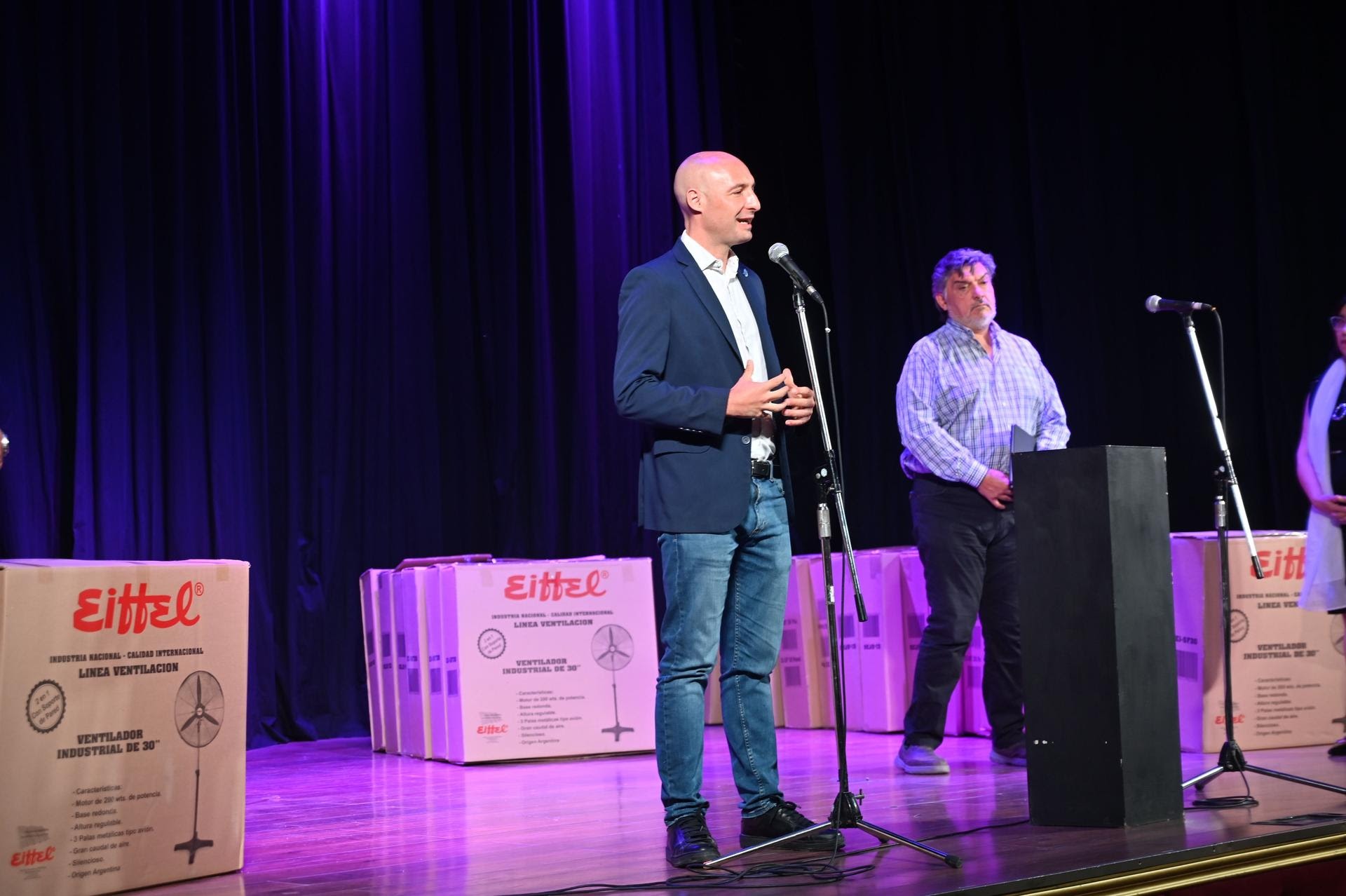 Escobar: El Consejo Municipal de Educación entrego 234 ventiladores a escuelas públicas