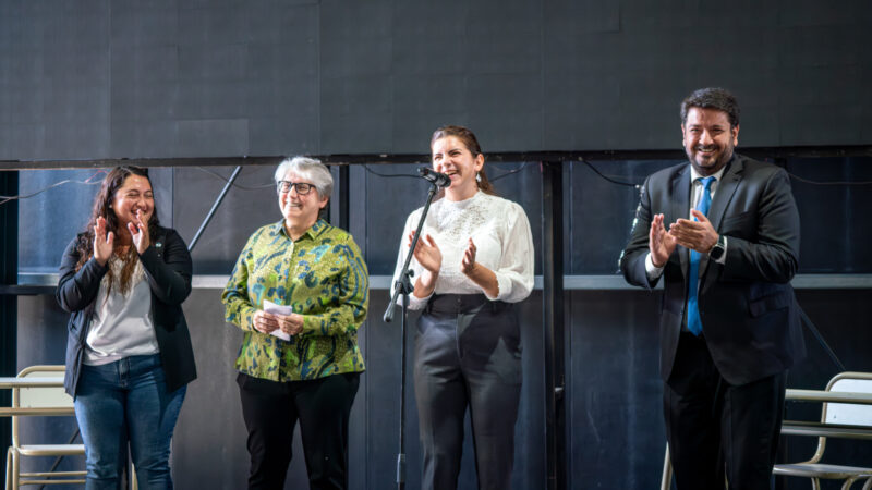 Fernández, Terigi y Mena entregaron mobiliario y guardapolvos en escuelas de Moreno