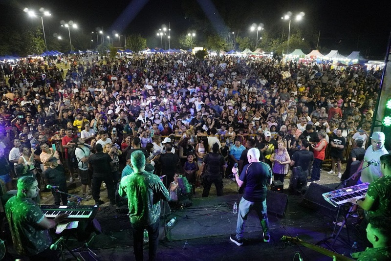 José C. Paz: "Verano en tu Barrio", con una multitud en la Plaza Héroes del '86 