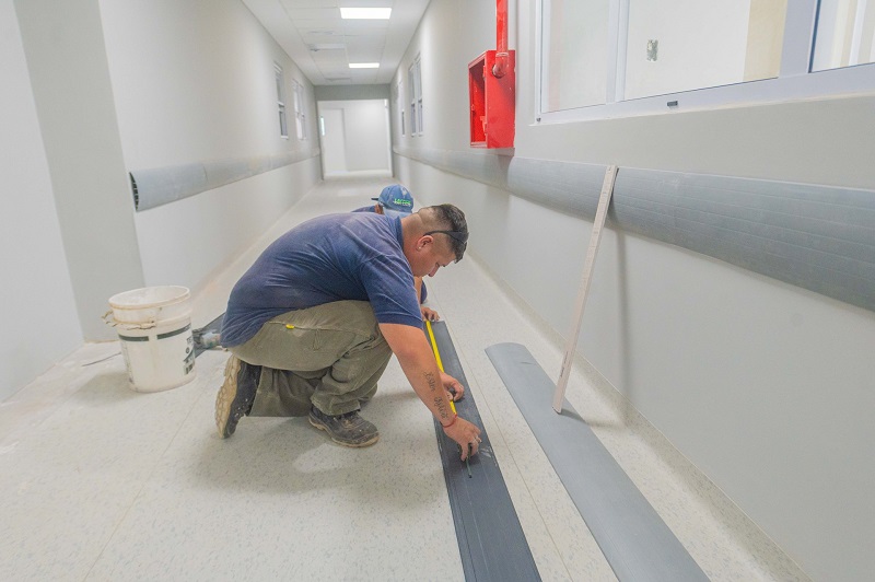 Juan Andreotti visitó la obra de Internación Pediátrica en el Hospital Provincial Cordero