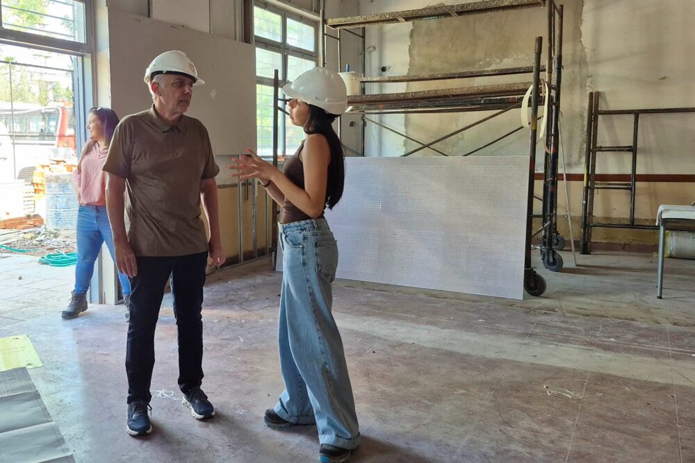 Julio Zamora monitoreó la construcción de un auditorio para brindar espectáculos culturales a la comunidad en Ricardo Rojas