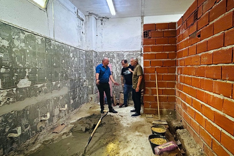 Julio Zamora recorrió obras de infraestructura edilicia en la Escuela Primaria N°42