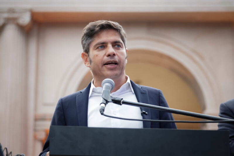 Kicillof encabezó el inicio de las obras de restauración integral del Teatro del Lago