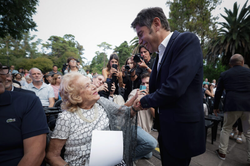 Kicillof encabezó el inicio de las obras de restauración integral del Teatro del Lago