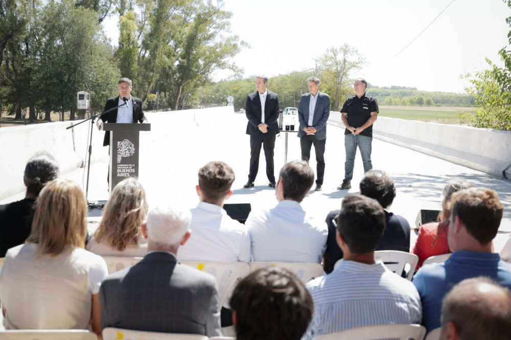 Kicillof inauguró el nuevo puente vehicular de Los Huesos en Lujan
