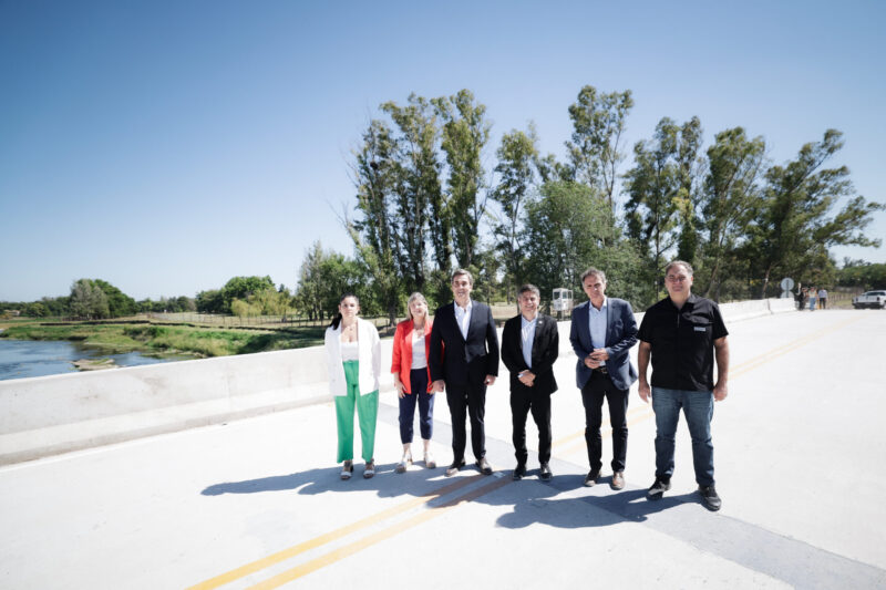 Kicillof inauguró el nuevo puente vehicular de Los Huesos en Lujan