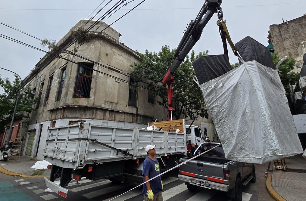 La Ciudad clausuró una propiedad de 50 habitaciones y cinco locales que estaba tomada frente al Spinetto Shopping