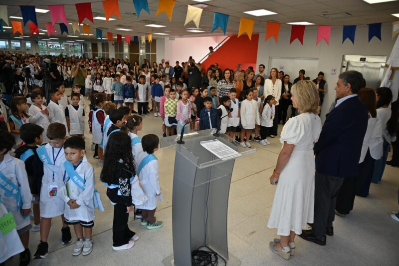 Más de 300 mil alumnos de Inicial y Primaria comenzaron las clases: desde este año van a aprender sobre Inteligencia Artificial