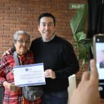 Nardini entregó escrituras definitivas a 33 familias malvinenses