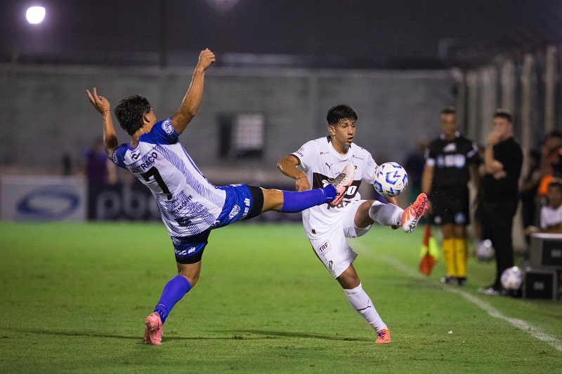 En un duro partido Platense lo gano en el final y avanzo en la Copa Argentina