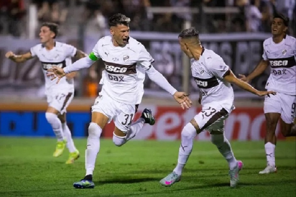 En un duro partido Platense lo gano en el final y avanzo en la Copa Argentina