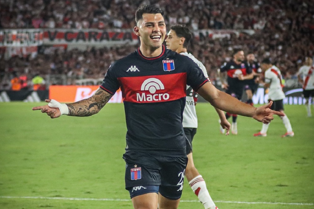 El matador de Victoria paseo por Núñez y goleo a River