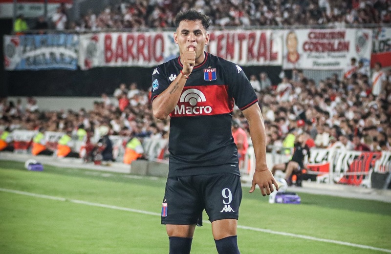 El matador de Victoria paseo por Núñez y goleo a River 