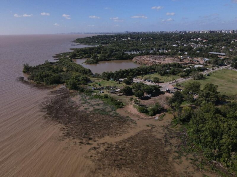 Kicillof visito San Isidro y entrego la tenencia de 50 hectáreas costeras y 11 nuevos patrulleros