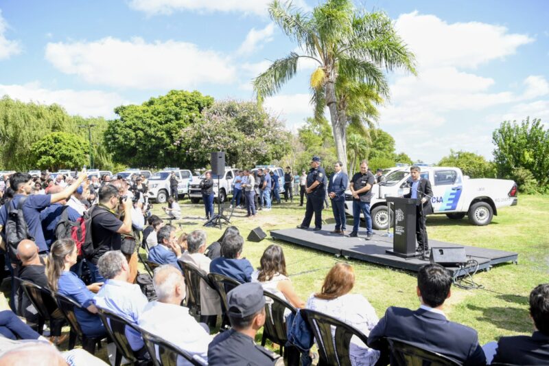 Kicillof visito San Isidro y entrego la tenencia de 50 hectáreas costeras y 11 nuevos patrulleros