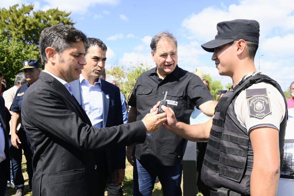 Kicillof visito San Isidro y entrego la tenencia de 50 hectáreas costeras y 11 nuevos patrulleros