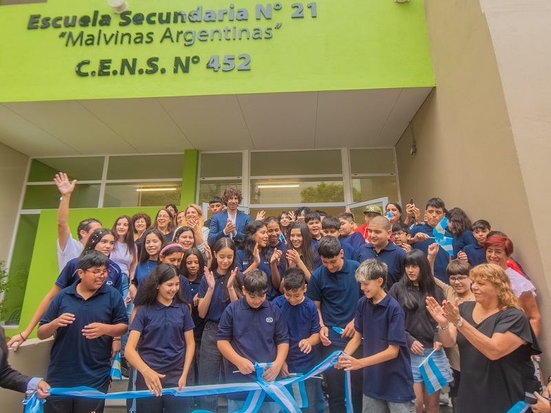 Juan Andreotti inauguró 7 Escuelas