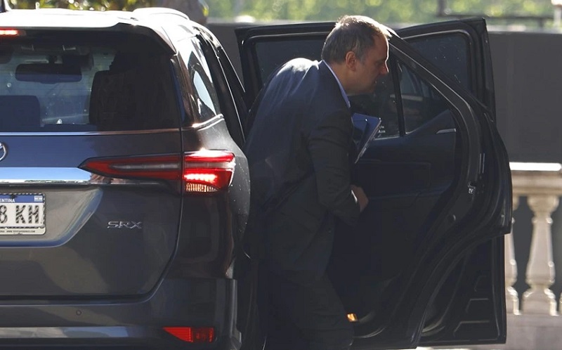 Adorni registró préstamos de su mamá jubilada para justificar otro departamento