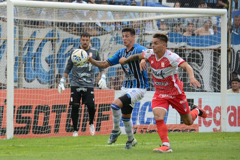Almagro le gano a Morón que tuvo su primera derrota