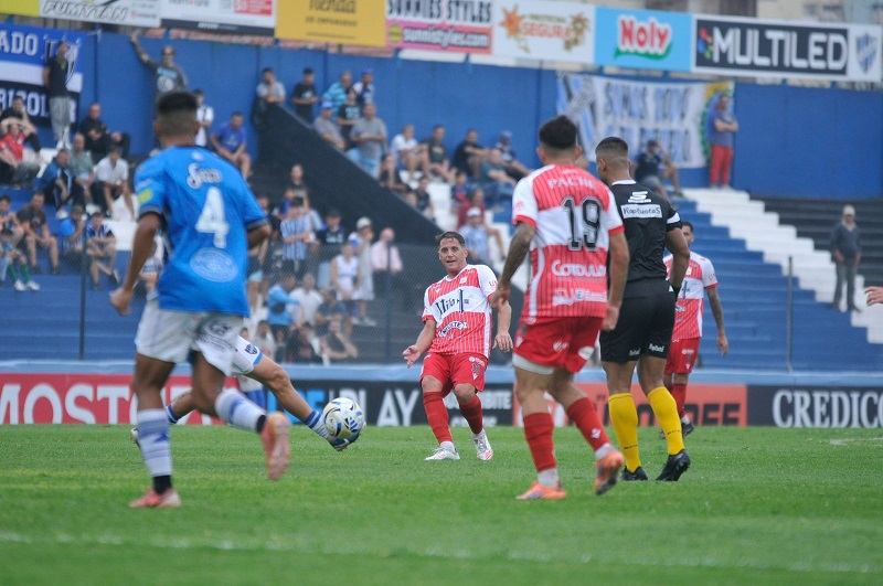 Almagro le gano a Morón que tuvo su primera derrota