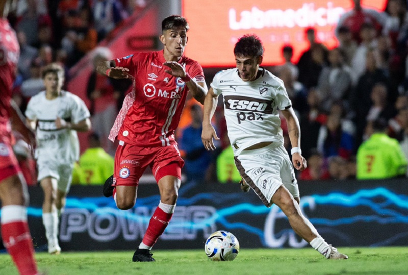 Platense perdió en La Paternal con Argentinos con un penal dudoso en el final