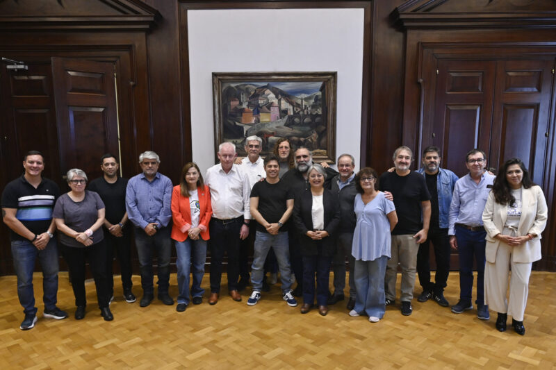 Axel Kicillof, recibió a referentes sindicales del país y del exterior