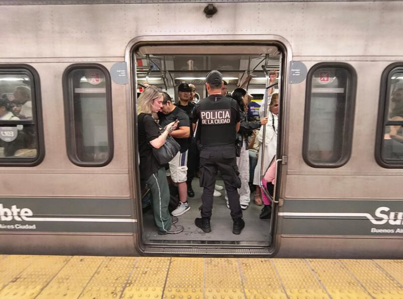 Ciudad: Operativo de saturación en el subte: 1.000 policías en estaciones y vagones para reforzar la seguridad