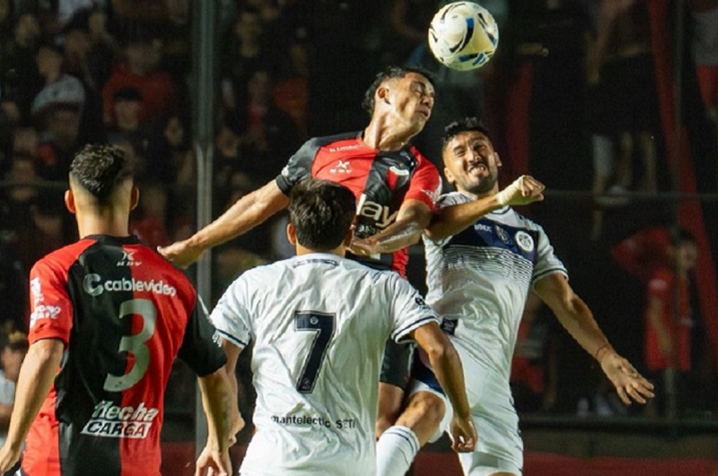 Acassuso no pudo con Colon y perdió en Santa Fe