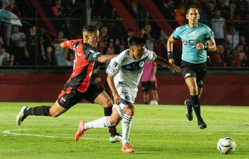 Acassuso no pudo con Colon y perdió en Santa Fe