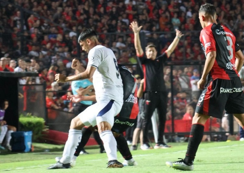 Acassuso no pudo con Colon y perdió en Santa Fe