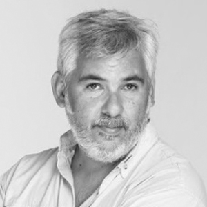 Es Con Axel y sin chistar, Por Demetrio Iramain