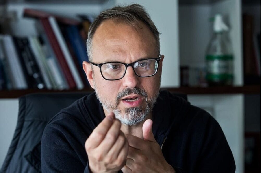 A Valenzuela lo dejaron afuera, furioso con Karina se vuelve al Senado