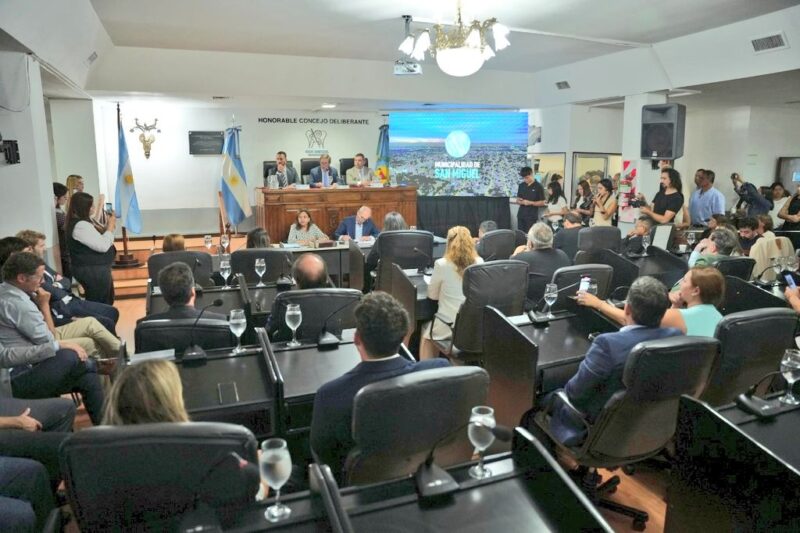 Dos nuevos tomógrafos, pista de atletismo, seguridad y obras, entre los anuncios de Jaime Méndez