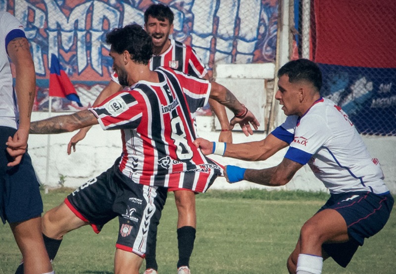 Chacarita cayo ante Güemes en Santiago del Estero