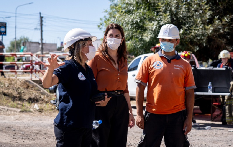 Mariel Fernández recorrió el lugar donde se produjo el incendio en Francisco Álvarez