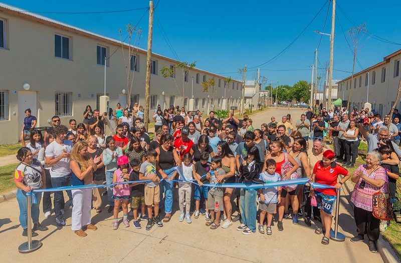 Juan Andreotti entregó viviendas a 25 familias numerosas de San Fernando