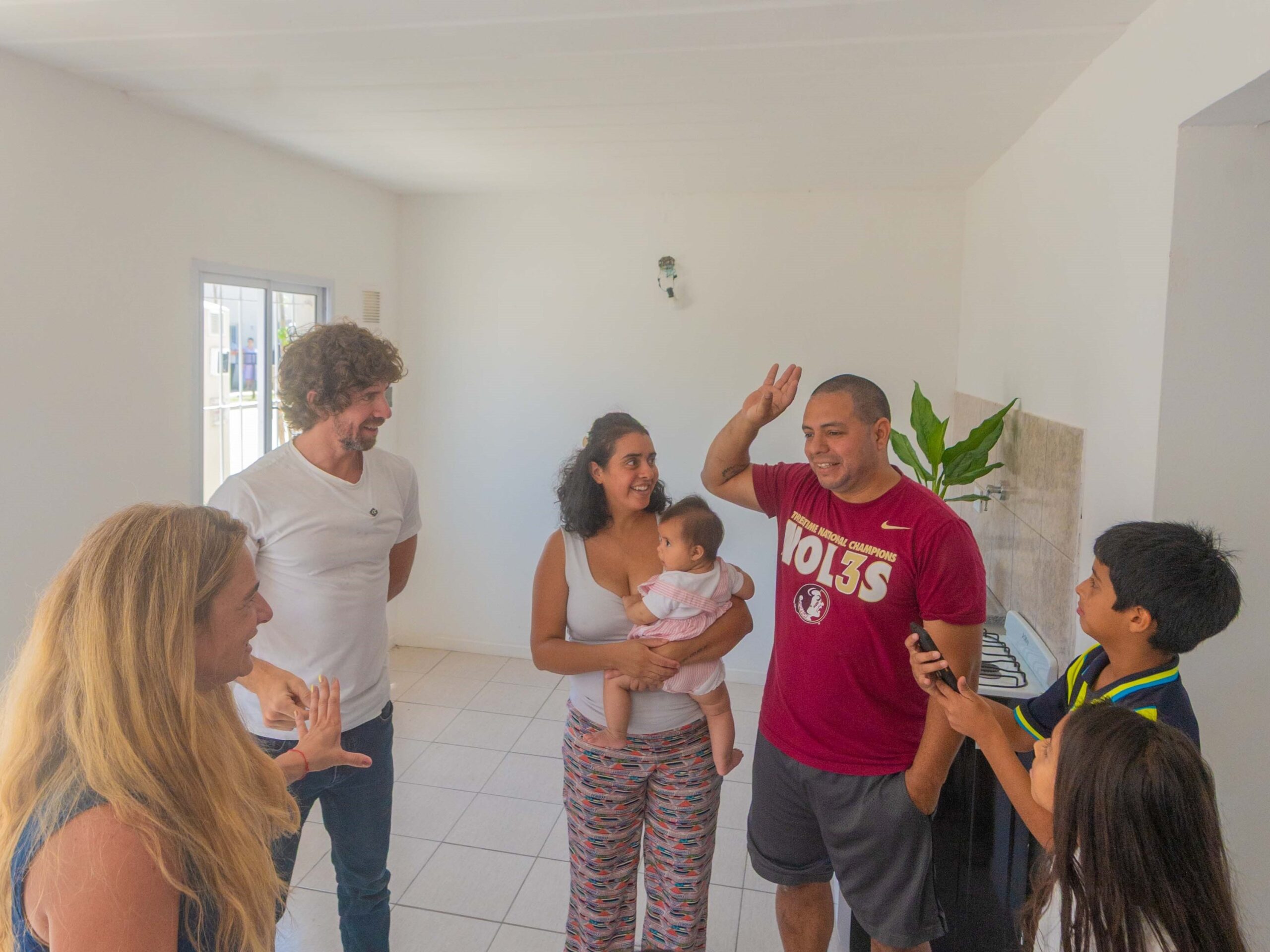 Juan Andreotti entregó viviendas a 25 familias numerosas de San Fernando