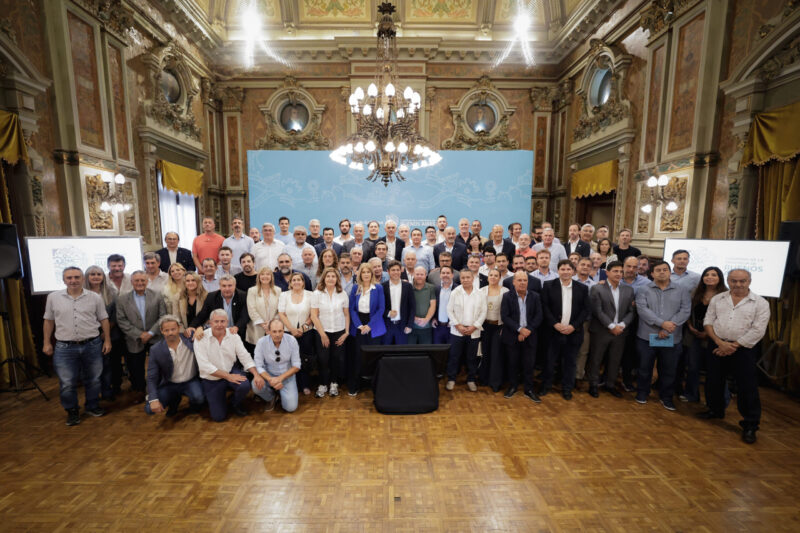 Kicillof “La Provincia y los municipios no les vamos a dar la espalda a los bonaerenses que sufren necesidades”