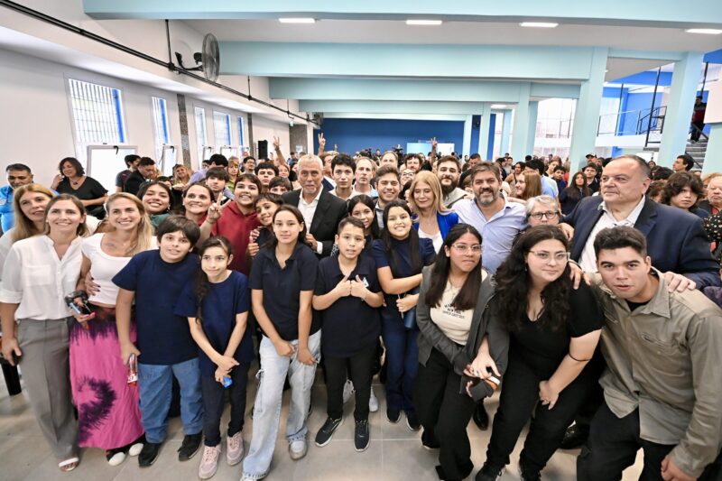 Kicillof dio inicio al ciclo lectivo del nivel secundario