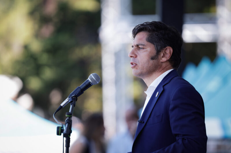 Kicillof encabezó el acto de egreso de 1.547 oficiales de la Policía provincial