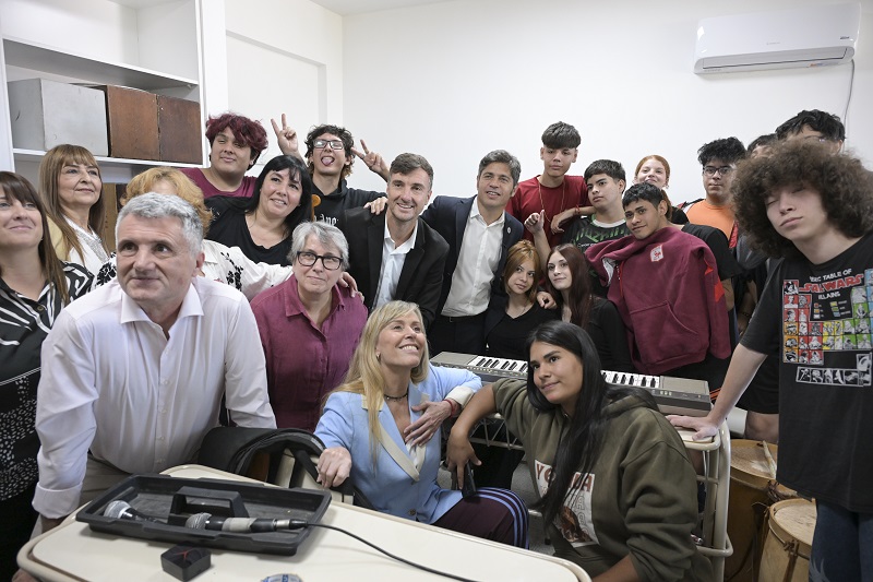 Kicillof entregó 430 escrituras gratuitas a familias de Morón