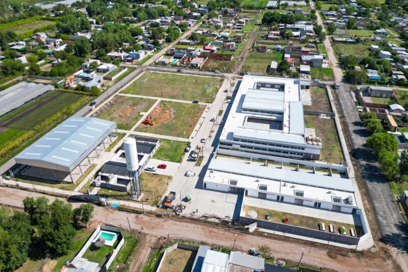 Kicillof inauguró el edificio educativo N°300